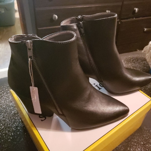 Hanston Boots - Picture 1 of 7